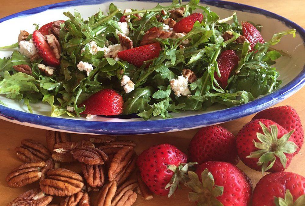 Arugula Salad with Strawberry Dressing